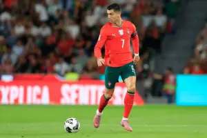 రికార్డు సృష్టించిన రోనాల్డో