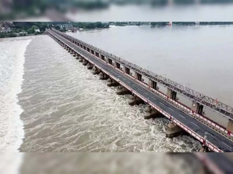 Krishna – Godavari River : కృష్ణా, గోదావరి వరద తగ్గుముఖం
