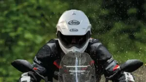 నిజంగా హెల్మెట్ పెట్టుకుంటే జుట్టు ఊడుతుందా?