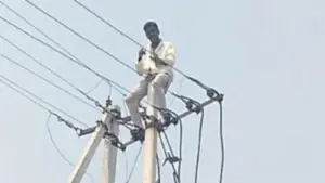 భోజనం పెట్టలేదని మద్యం మత్తులో కరెంట్ స్తంభం ఎక్కిన భర్త