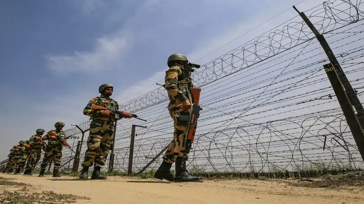 Pak Army:పాక్ ఆర్మీ డ్రోన్ల వాడులతో భయాందోళనలో ప్రజలు