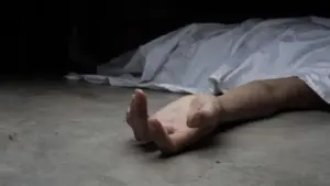 పగతో పినతల్లిని హత్య చేసి మురికి కాల్వల్లో పడేశాడు