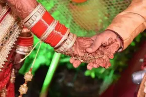 అనుమానం తో భార్యను హత్య, ఆపై భర్త ఆత్మహత్య