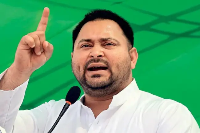 Tejashwi Yadav : ప్రతి కుటుంబానికి ఓ ప్రభుత్వ ఉద్యోగం.. తేజస్వి యాదవ్‌  