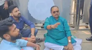 టికెట్ కోసం సీఎం ఇంటి ముందు ఎమ్మెల్యే ధర్నా