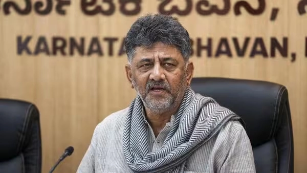 Telugu News : DK Shivakumar: బెంగళూరులో రోడ్లు, డ్రైనేజీ సమస్యలపై పన్నుల చర్చ