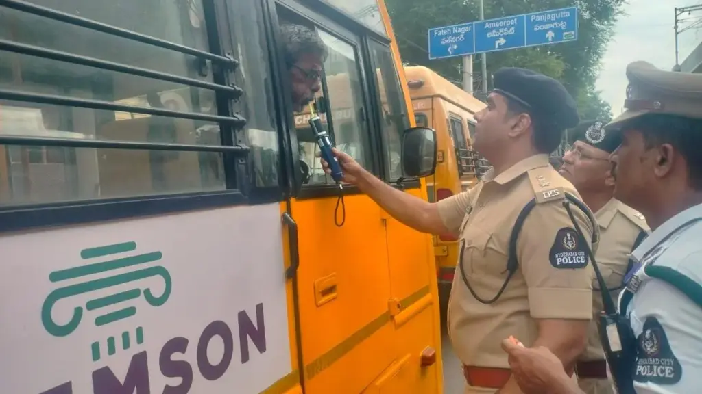 Telugu News:Banglore: మద్యం మత్తులో 36 మంది స్కూల్ బస్సు డ్రైవర్లు పట్టుబాటు