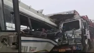 మరో ఘోర రోడ్డు ప్రమాదం.. రెండు ఆర్టీసీ బస్సులు ఢీ