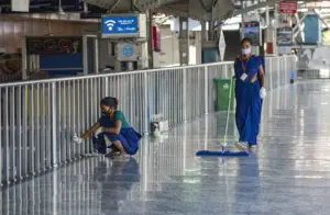 రైల్వే స్టేషన్లలో హోల్డింగ్ ఏరియాలు ప్రారంభం