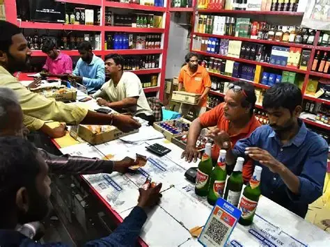 Latest News: Liquor Applications: మద్యం దుకాణాలకు పెరుగుతున్న దరఖాస్తులు
