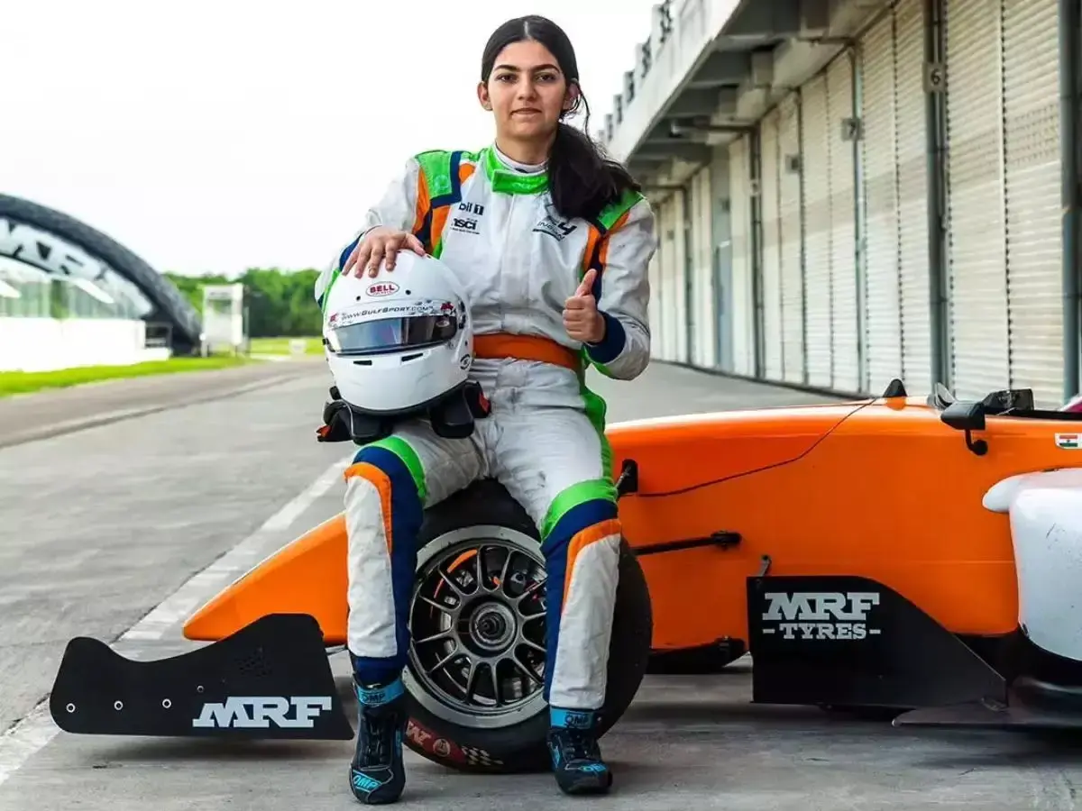 Female F4 Racer