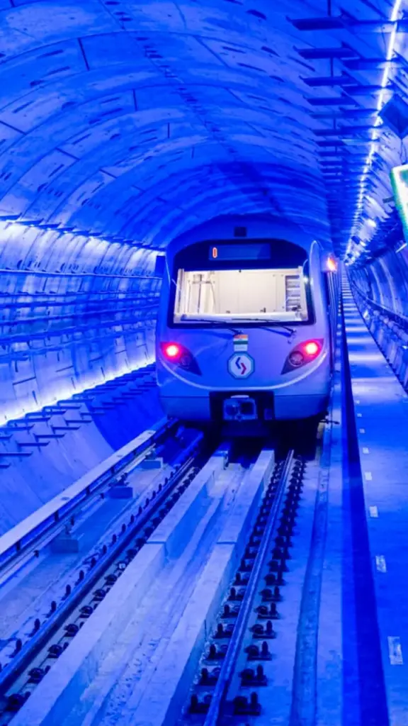 Latest News: Kolkata Underwater Metro: హుగ్లీ కింద మెట్రో అద్భుతం!