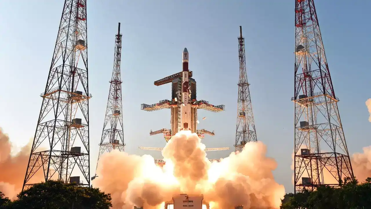 India:భవిష్యత్తులో భారతదేశం అంతరిక్షంలో నంబర్ వన్గా ఉండాలి