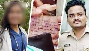 మహారాష్ట్ర వైద్యురాలి మృతి కేసు – పోలీస్ అధికారి, బంధువుపై కేసు నమోదు