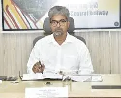 ప్రయాణికుల భద్రతపై దృష్టి కేంద్రీకరించాలి