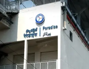 ప్యారడైజ్ లో మెట్రో స్టేషన్ పైనుంచి దూకిన వ్యక్తి