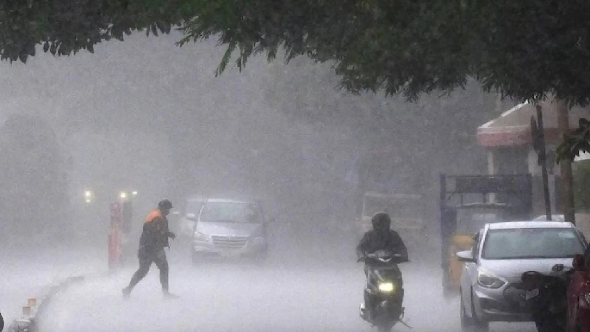 TG Weather: ఉదయం నుంచి కురుస్తున్న వాన.. ఆరెంజ్ అలర్ట్ జారీ