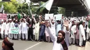 తీవ్రవాద సంస్థల అల్లర్లు..12  మంది నిరసనకారులు మృతి