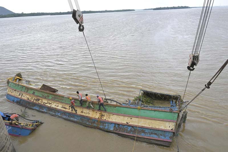 Breaking News – Prakasam Barrage : ప్రకాశం బ్యారేజీకి తప్పిన పెను ముప్పు