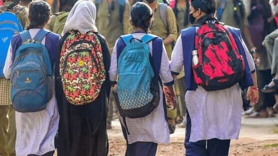 Telugu News: College: రేపటి నుంచి 29 వరకు ఆన్లైన్లో దరఖాస్తులకు ఆహ్వానం