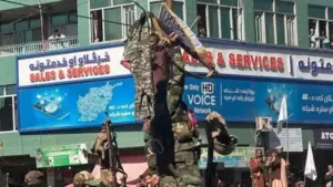 ప్యాంట్లు వదిలి పారిపోయిన పాక్ సైనికులు.. సంబరాలు చేసుకున్న తాలిబన్లు