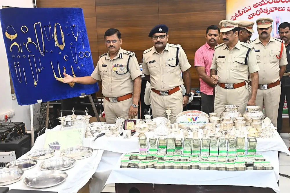 News Telugu: Crime: ‘అద్విక’ ఛీటింగ్ కేసు ప్రధాన నిందితుల అరెస్ట్