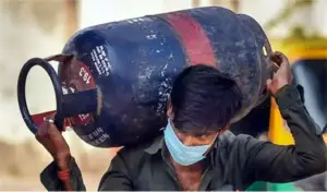 తగ్గిన వాణిజ్య గ్యాస్ సిలిండర్ ధర..నేటి నుంచే అమలు