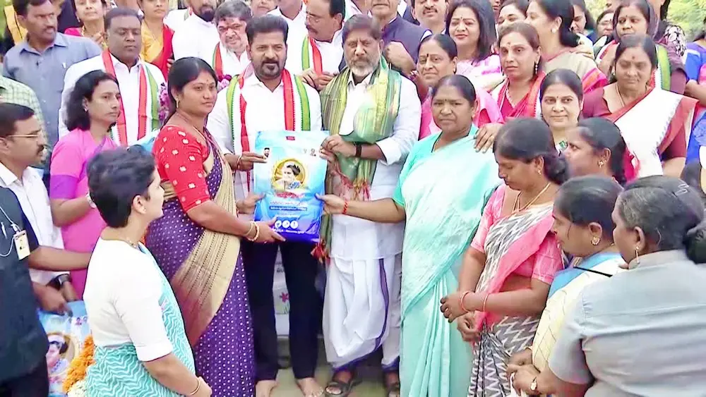 Latest News: TG: ఇందిరమ్మ చీరల పంపిణీ పథకం ప్రారంభం