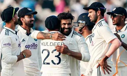 Latest news: Kuldeep Yadav: తొలి రోజే సఫారీలకు చుక్కలు చూపించిన కుల్దీప్ యాదవ్