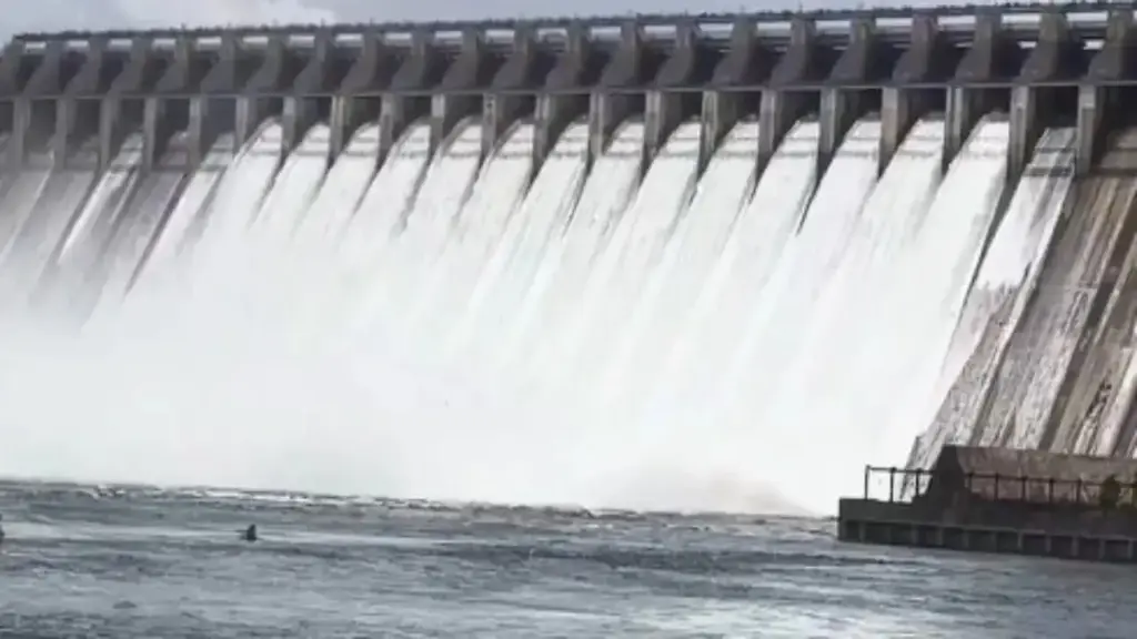 Telugu News: Montha Cyclone: ఐదు అడుగులు ఎత్తిన నాగార్జునసాగర్ 12 క్రెస్ట్ గేట్లు