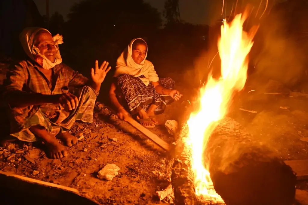 Weather: హైదరాబాద్‌ను వణికిస్తున్న చలి..