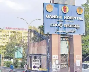 గాంధీ ఆస్పత్రిలో ఏడేళ్ల బాలుడికి ప్లీహం తొలగించే శస్త్రచికిత్స