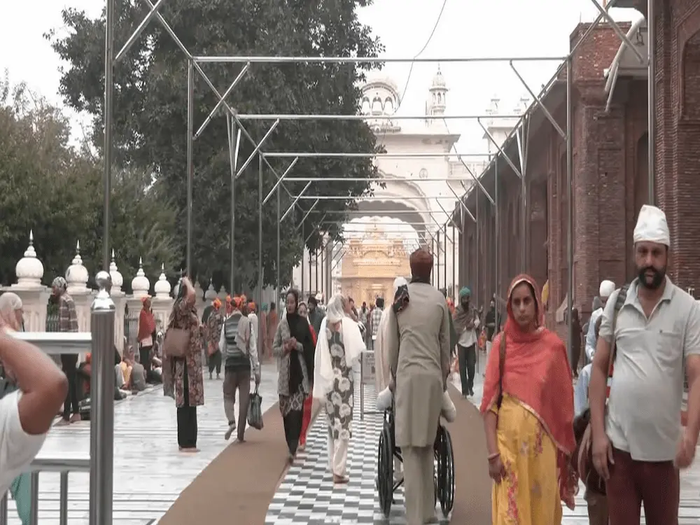 News Telugu: Guru Nanak: 14 మంది హిందూ యాత్రికులను వెనక్కి పంపిన పాక్