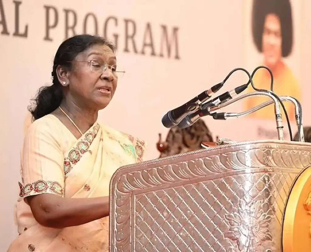 Puttaparthi: President Murmu, CM Chandrababu Naidu praise Sathya Sai Baba's services