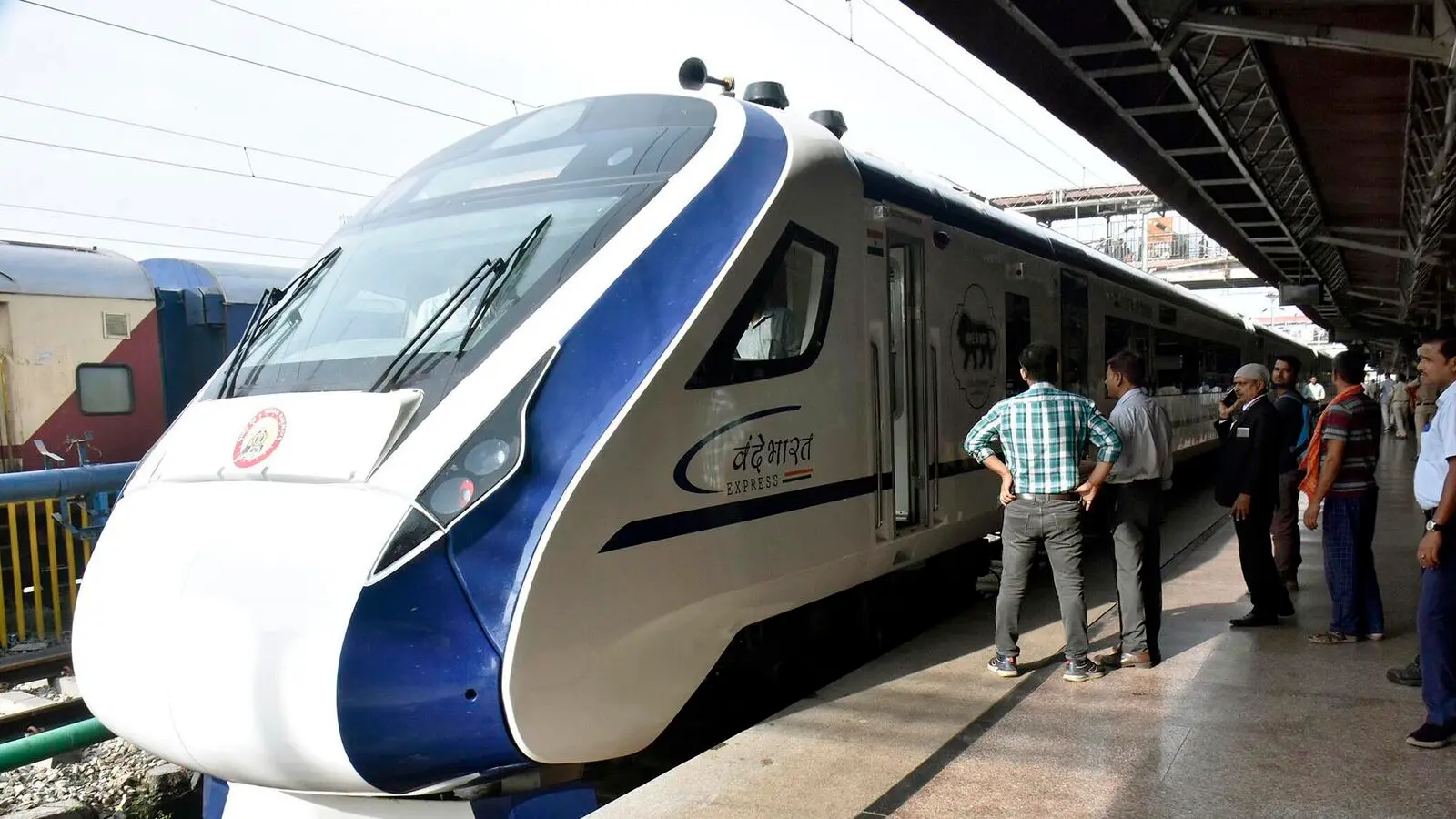 Vande Bharat: రైల్లో స్నానాకి వేడి నీళ్లు రెడీ