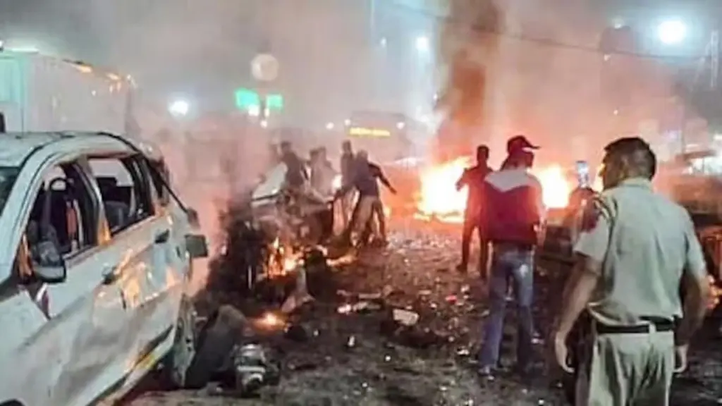 Telugu News: Delhi Blast: పాక్ నుంచి బాంబు తయారీ వీడియోలు.. వెలుగులో ఉగ్ర డాక్టర్ కుట్రలు