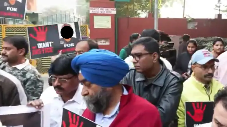 Delhi student suicide : సెయింట్ కొలంబాస్ స్కూల్‌లో 16 ఏళ్ల విద్యార్థి ఆత్మహత్య…