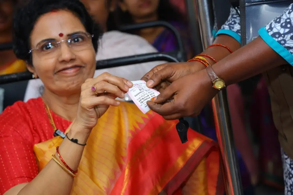 Ltest news: AP: ఓ సాధారణ మహిళగా RTC లో ప్రయాణించిన నారా భువనేశ్వరి