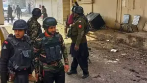 పెషావర్‌లో వరుస పేలుళ్లు– కాల్పులతో ఉద్రిక్తత