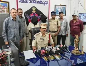 నెల్లూరులో పంచలోహ కృష్ణుని విగ్రహం చోరీ