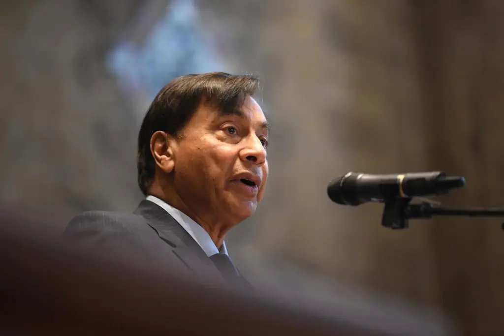 Lakshmi Mittal to say goodbye in the UK