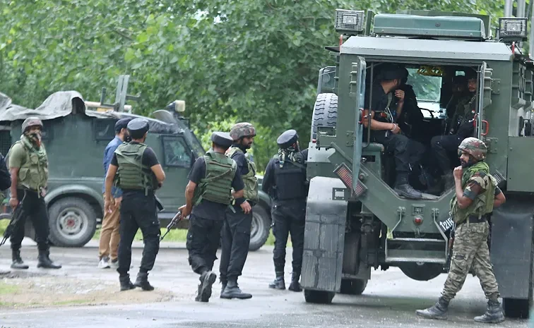 Telugu News: JK: జమ్మూకాశ్మీర్ లో ఉగ్రవాదుల చుట్టుముట్టిన భద్రతా దళాలు