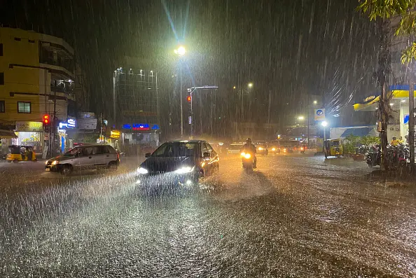 Latest News: TG Weather: నేడు పలు జిల్లాల్లోవర్షాలు పడే అవకాశం