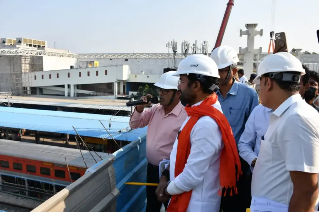 Latest News: Minister Kishan Reddy: సికింద్రాబాద్ లో కన్స్ట్రక్షన్ పనులను పరిశీలించిన కేంద్రమంత్రి కిషన్ రెడ్డి