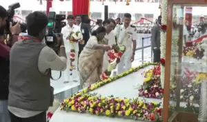 పుట్టపర్తి సత్యసాయి సమాధిని దర్శించుకున్న రాష్ట్రపతి ముర్ము