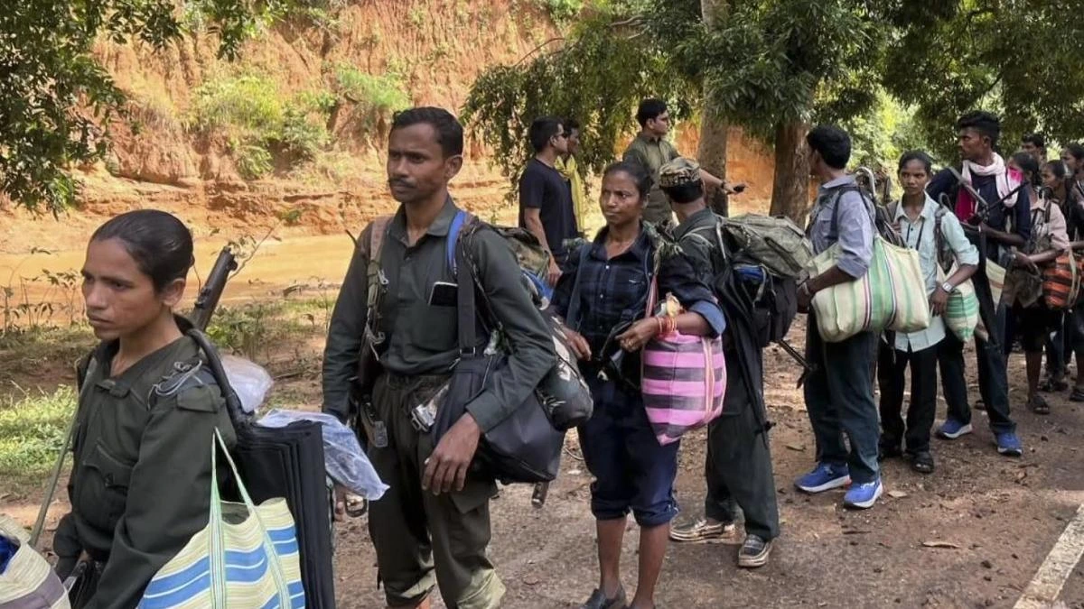 Chhattisgarh: బీజాపూర్ లో 41 మంది మావోయిస్టుల లొంగుబాటు
