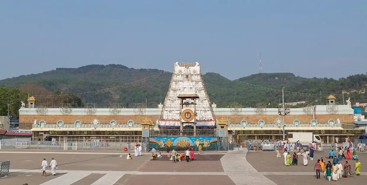 Tirumala: శ్రీవారి సర్వదర్శనానికి 18 గంటల సమయం
