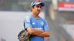 టీమిండియా పేలవ ప్రదర్శన.. గంభీర్‌పై విమర్శలు