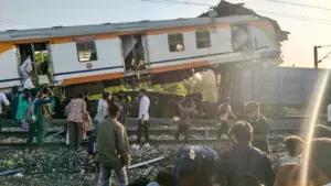 గూడ్స్ ను ఢీకొన్న రైలు 11 మంది మృతి..ఎక్సగ్రేషియా