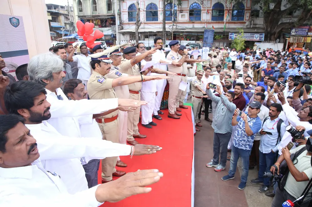 సైబర్ నేరాల విషయంలో అప్రమత్తత అవసరం: సీపీ సజ్జనార్